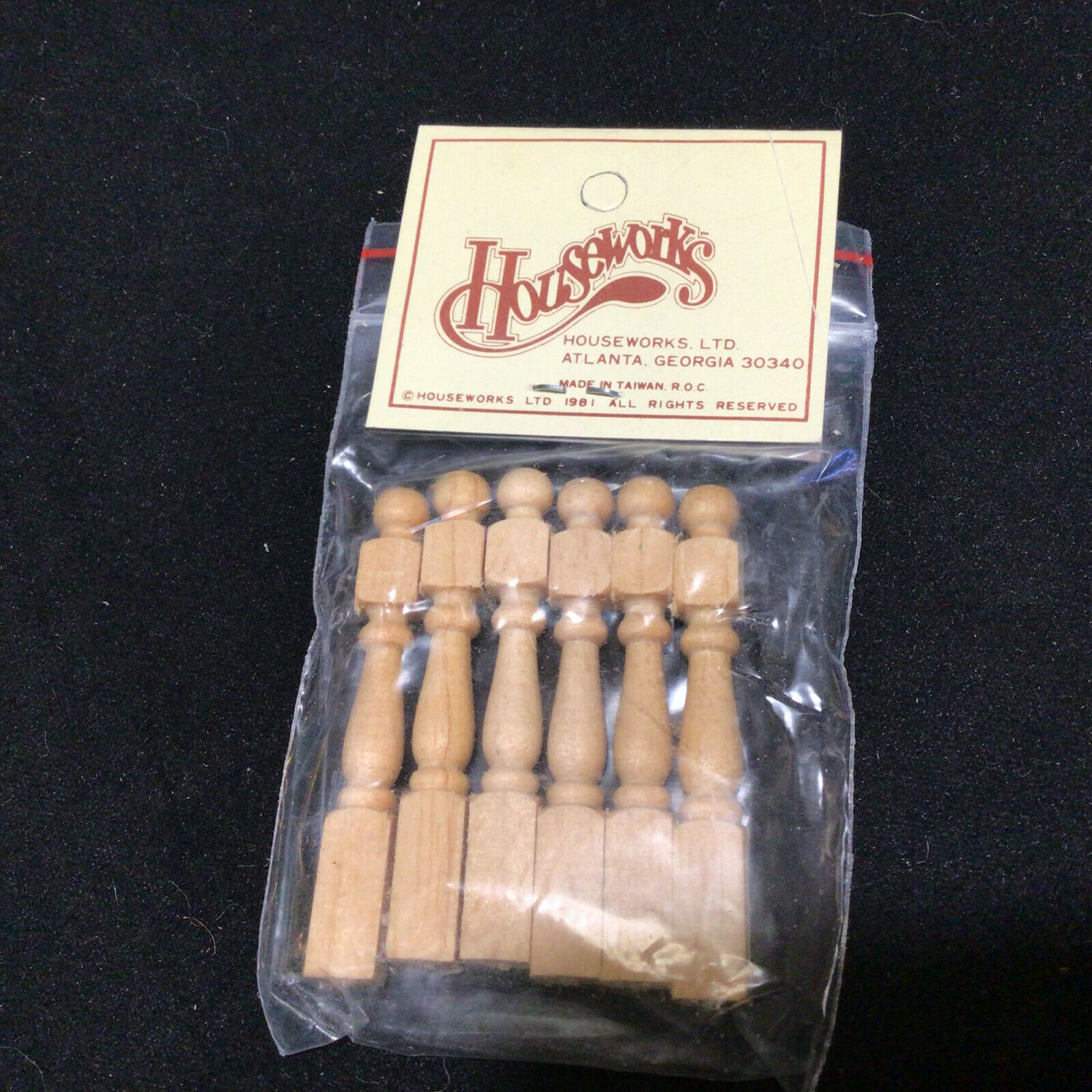 Newel Posts H7012 1/24th Scale Dollhouse Miniature Houseworks Unfinished Wood